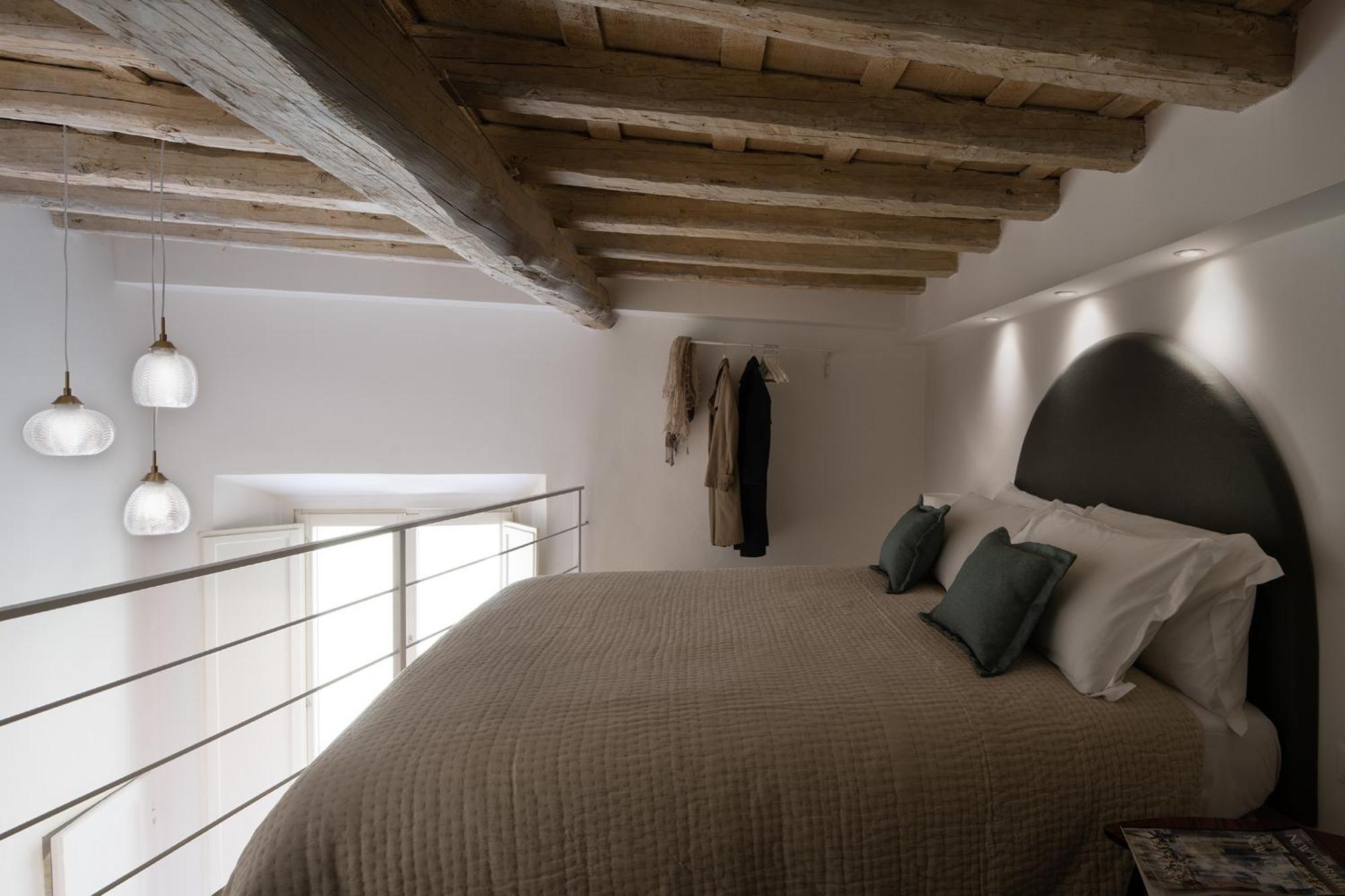 Bright 3-bedroom With Patio In Historic Center Near Duomo Apartment Florenz