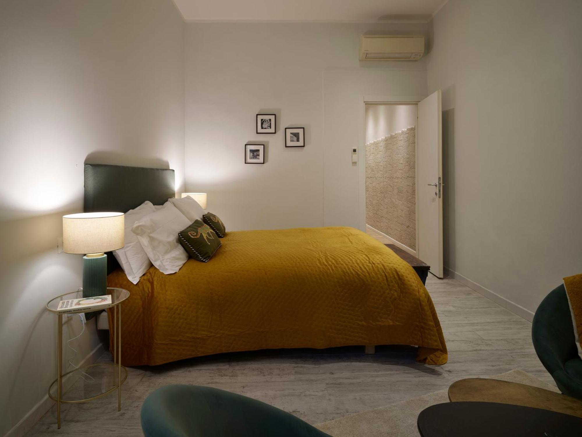 Bright 3-bedroom With Patio In Historic Center Near Duomo Apartment Florenz